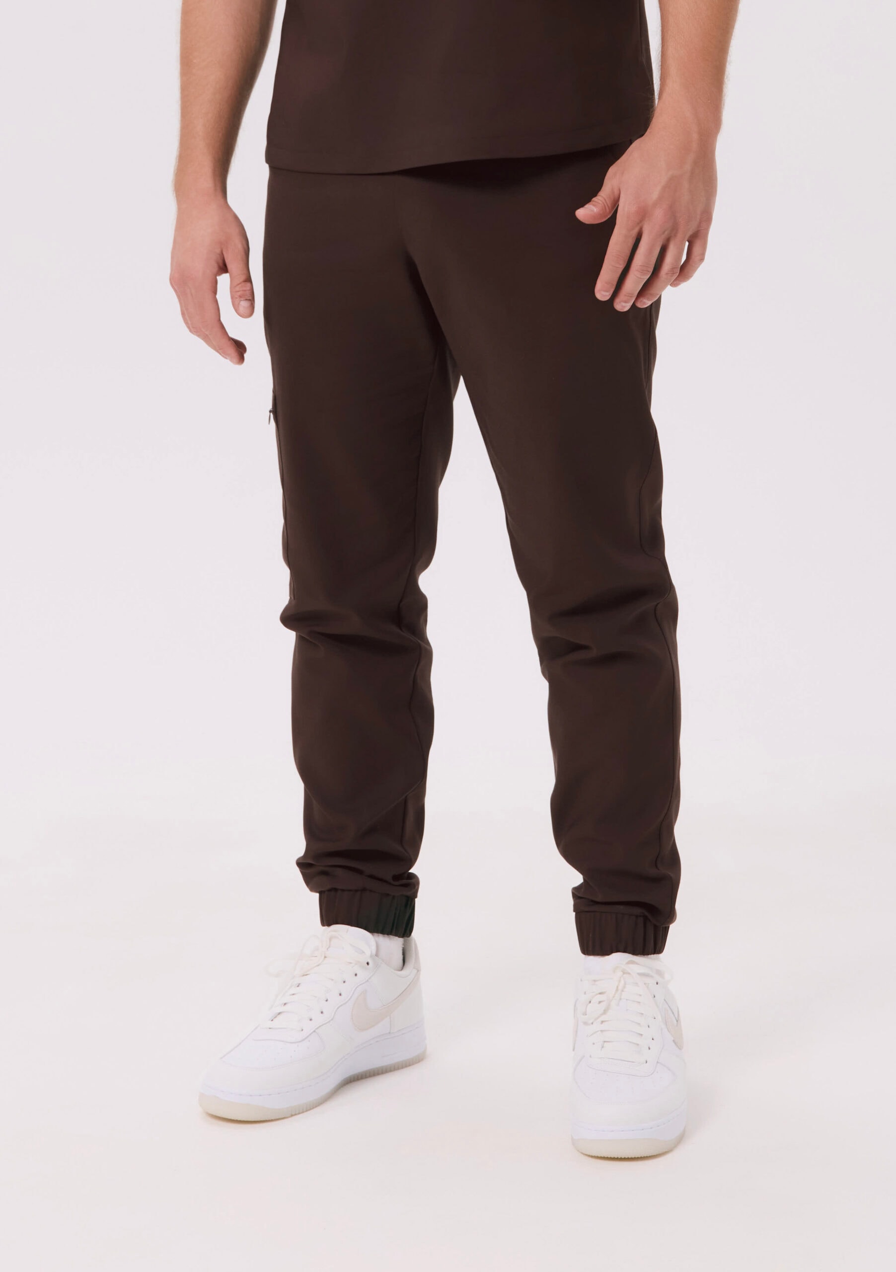Men's jogger scrub pants Theo, colour dark chocolate, front